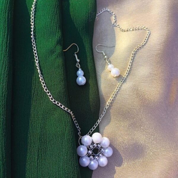 White Pearl Beaded Locket Set by CHAMMAQ - Image 2